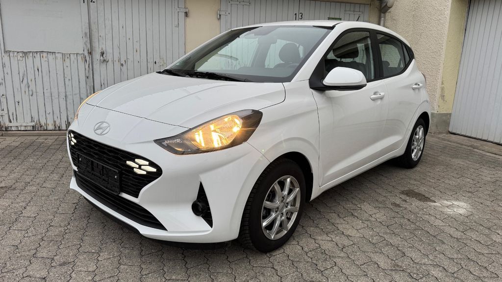 Hyundai i10 27.300 km 12.800 &euro; München 80939