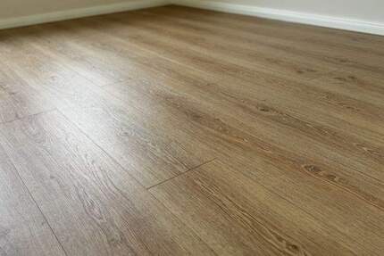 Erstbezug, helle 3 Zimmer-ETW mit Loggia, Fußbodenheizung, 95 qm Wfl. 122 qm Grundfläche, offene Besichtigung Sonntag, 18.1. von 11.30 bis 13 Uhr 3 zimmer