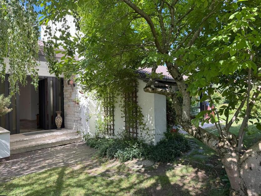 Stilvoller Bungalow mit Garten in ruhiger Lage zur Miete 162 m² Wohnfläche 70m² Souterrain