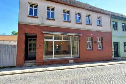 Haus zum Kaufen in Stavenhagen 105.000 € 240 m² 9 zimmer