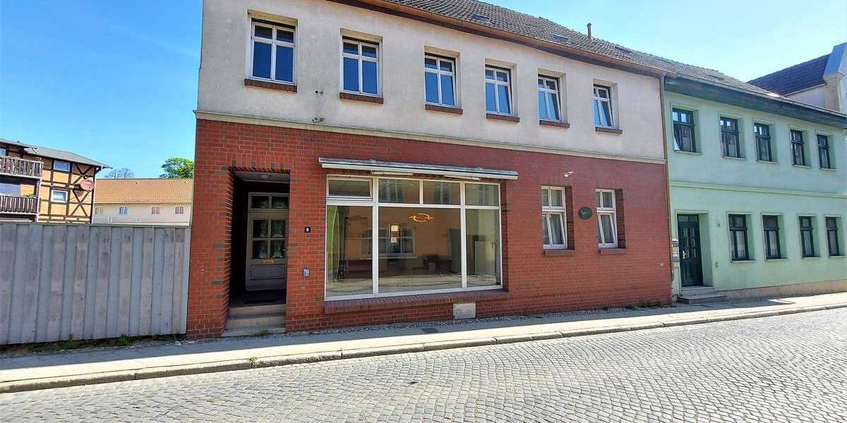 Haus zum Kaufen in Stavenhagen 105.000 € 240 m² 9 zimmer