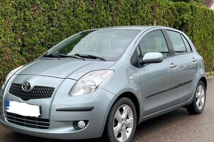 Toyota Yaris 65.000 km 4.600 &euro; Sachen bei Ansbach 91623