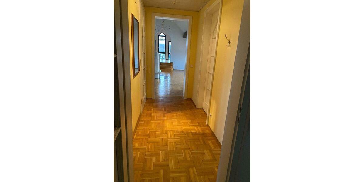 Hochwertige, schöne und helle Penthouse Wohnung in Flieden 3 zimmer