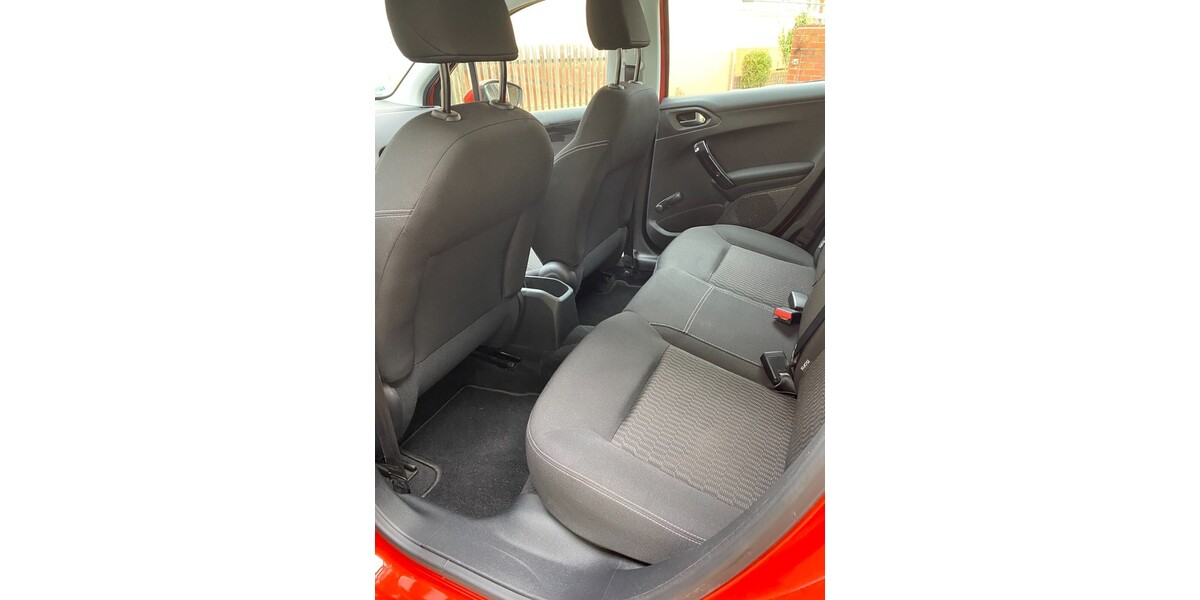 Peugeot 208 Pure Tech 82 active 64.690 km 8.900 &euro; Eschede 29348