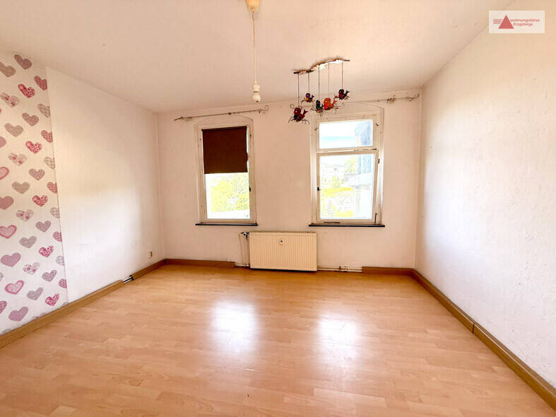 Reihenmittelhaus Zschopau - 9 Zimmer, 210 m&sup2;, 69.000&euro; | Angebot:22452439