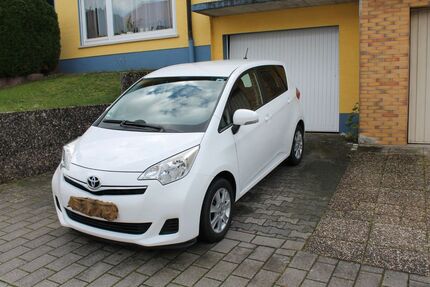 Toyota Verso-S 83.000 km 6.900 € Heppenheim 64646