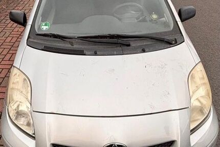 Toyota Yaris 117.000 km 1.999 &euro; Petersberg 36100