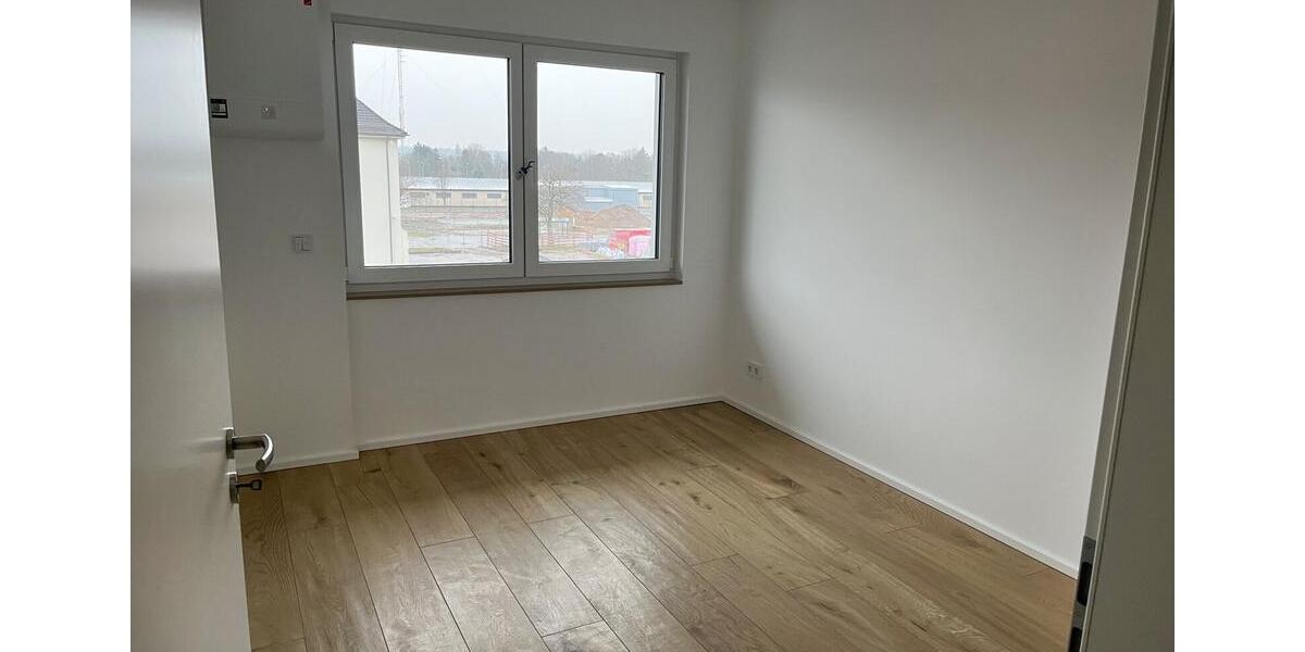 Dachgeschoßwohnung Wiesbaden Mainz-Kastel - 4 Zimmer, 131 m&sup2;, 2.300&euro; | Angebot:24980383