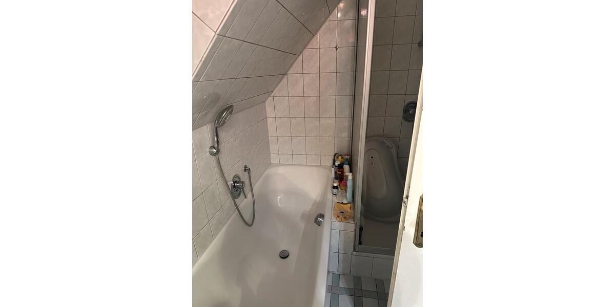 Dachgeschoßwohnung Reinfeld (Holstein) - 4 Zimmer, 100 m&sup2;, 1.000&euro; | Angebot:25269352