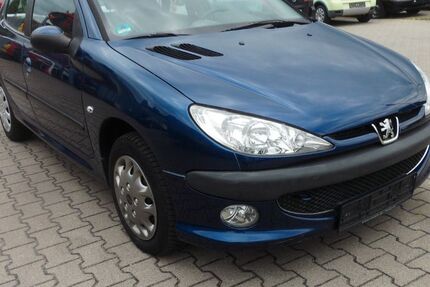 Peugeot 206 122.000 km 1.999 &euro; Boizenburg 19258