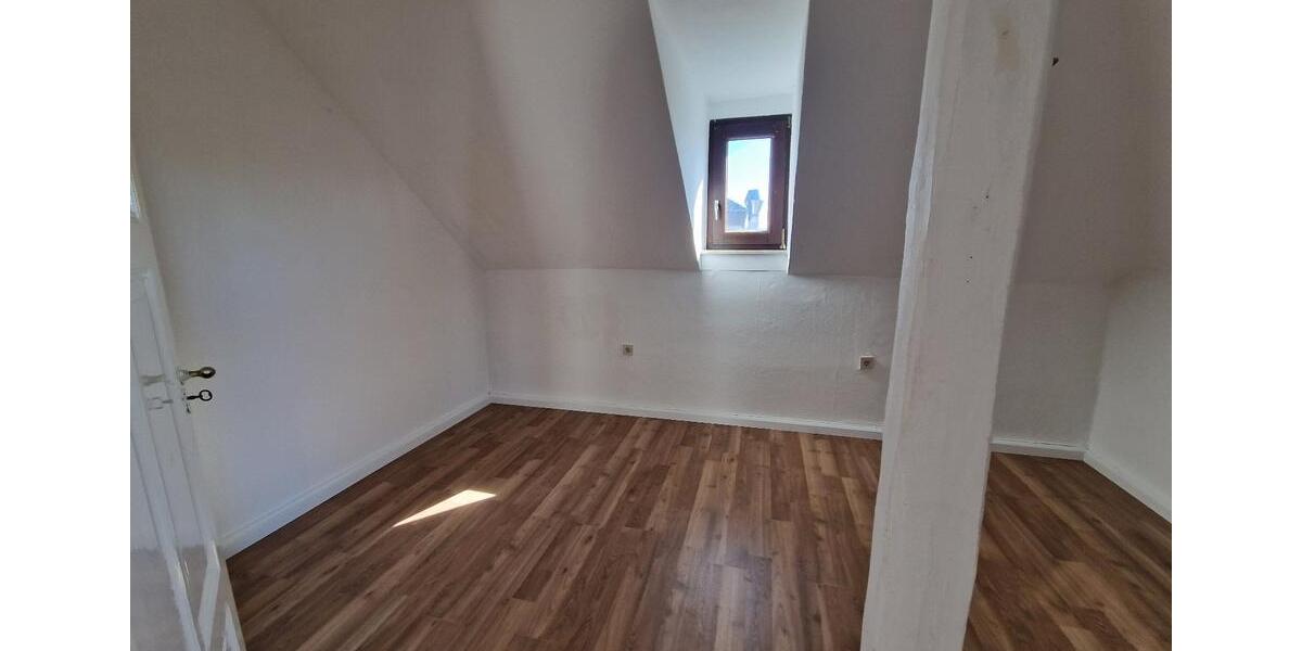 Dachgeschoßwohnung Bad Hersfeld - 5 Zimmer, 116 m&sup2;, 889&euro; | Angebot:25538252