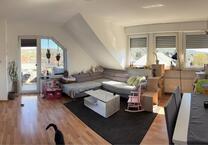 Geräumige 4-Raum-Dachgeschoßwohnung mit Balkon, EBK und Garage