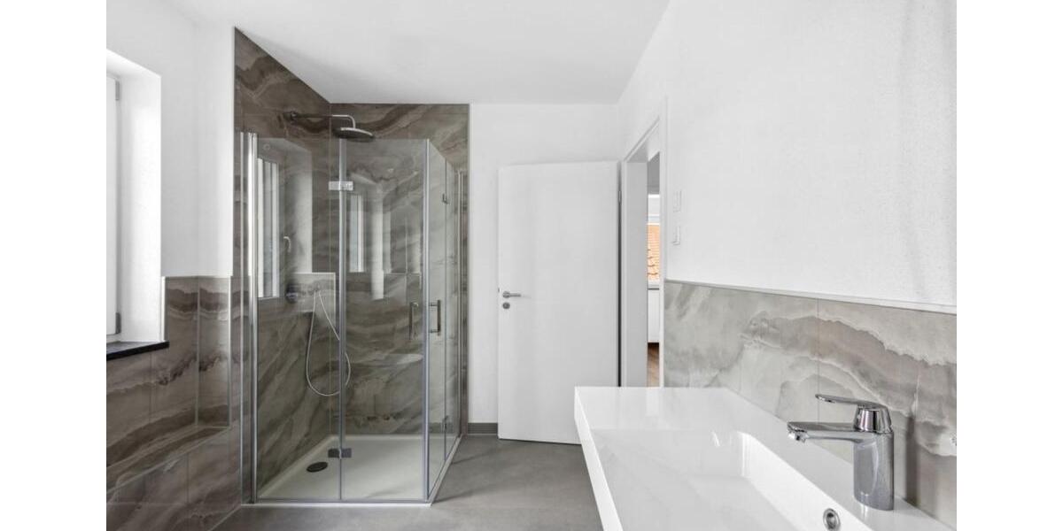 Gehobenes Reihenendhaus zum Erstbezug 5.5 zimmer