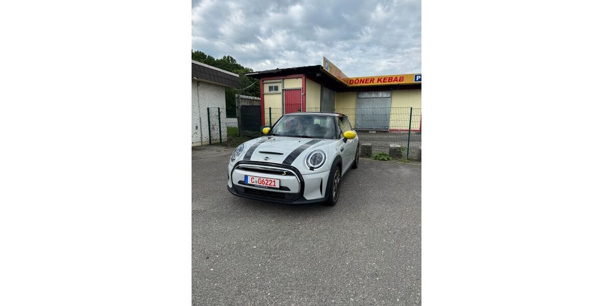 Mini Cooper SE 28.698 km 22.300 &euro; Chemnitz 09112