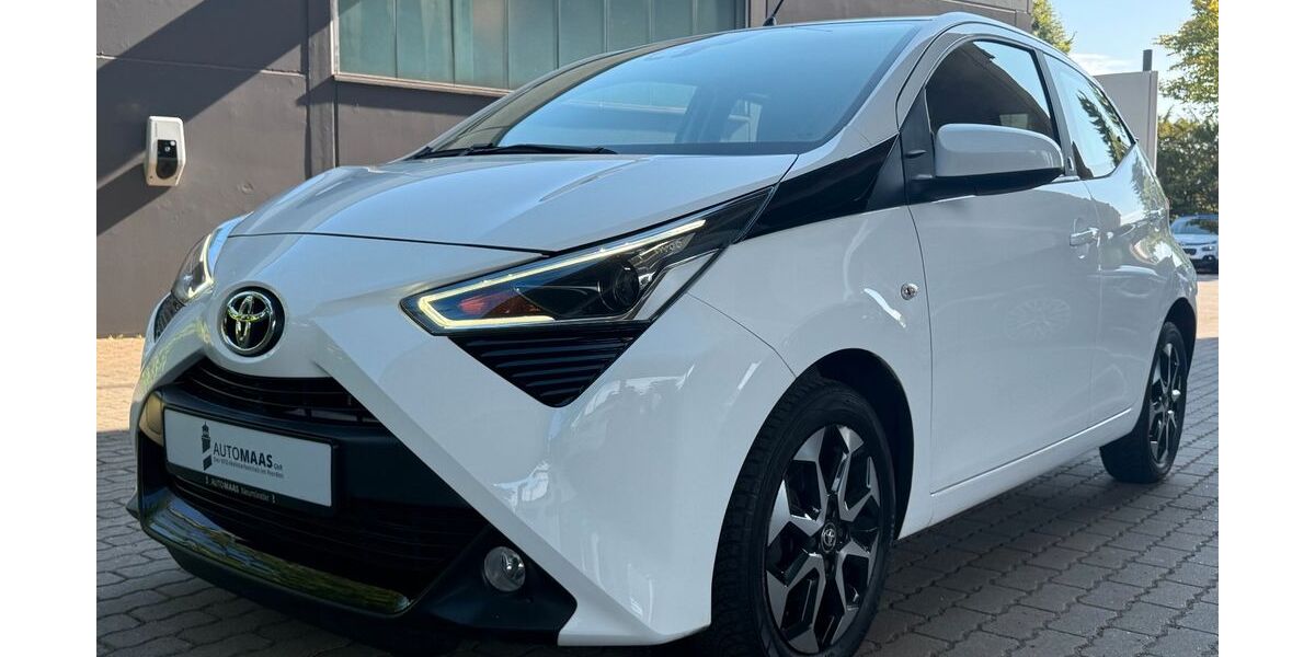 Toyota Aygo (X) 96.404 km 9.900 &euro; Neumünster 24536