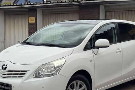 Toyota Verso 80.000 km 8.950 € Duisburg 47179