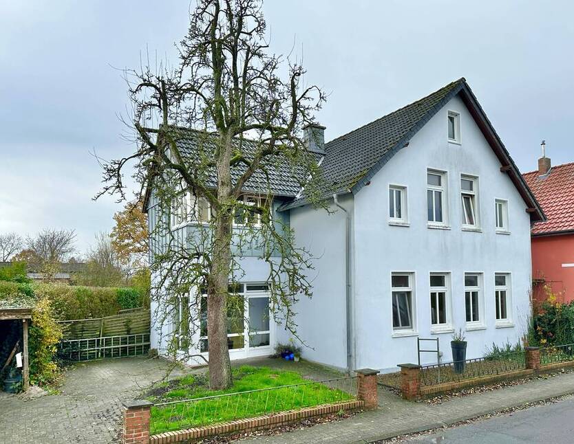 Großzügiges Wohnhaus mit EinliegerWohnung im OG in TOP-zentraler Lage von Brake