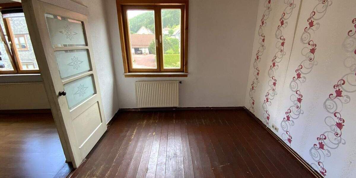 Etagenwohnung Schleusingen Schleusingerneundorf - 2 Zimmer, 70 m&sup2;, 65.000&euro; | Angebot:25770588