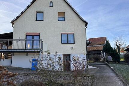 2 Familien Wohnhaus mit Garten, drei Garagen und Freisitz 11 zimmer