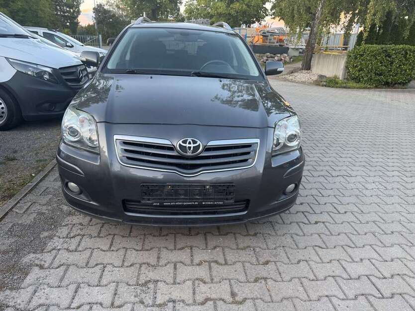 Toyota Avensis 143.000 km 2.350 € Dresden 01239