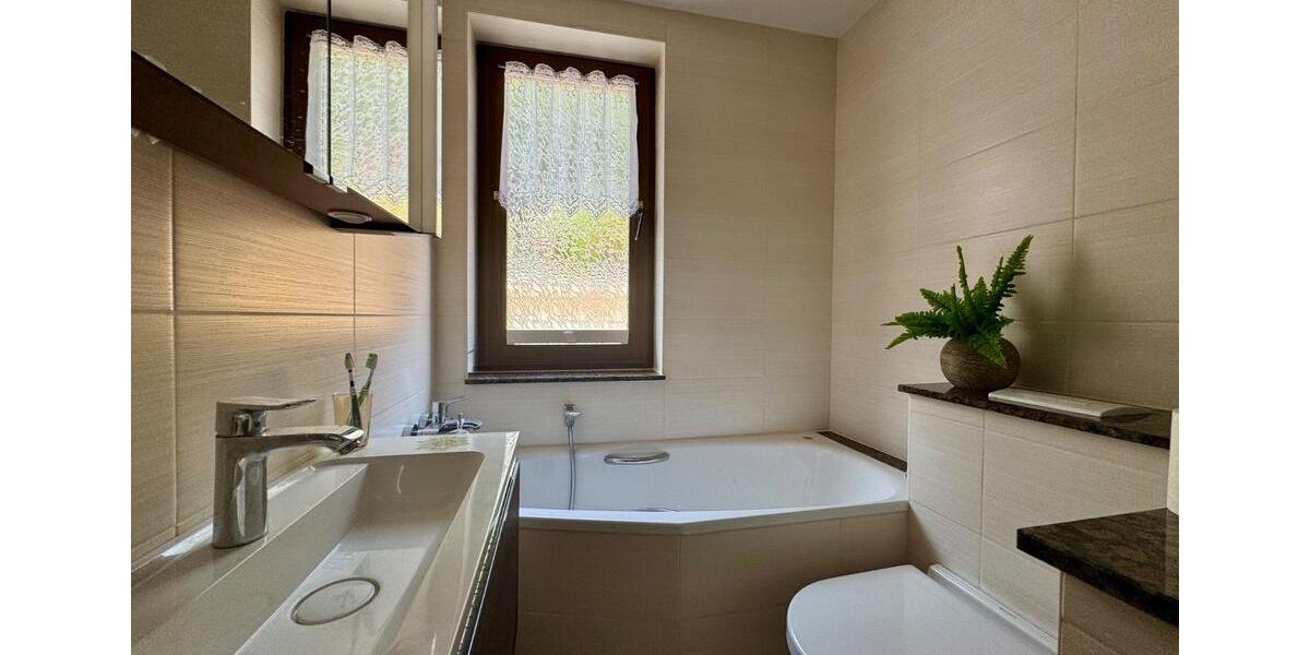 Einfamilienhaus Steinbach-Hallenberg Hallenberg - 7 Zimmer, 142 m&sup2;, 170.000&euro; | Angebot:25943916