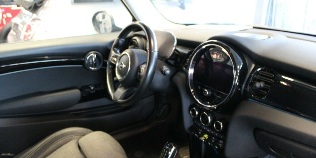 Mini Cooper SE Classic Trim 39.998 km 16.480 &euro; Euskirchen 53881