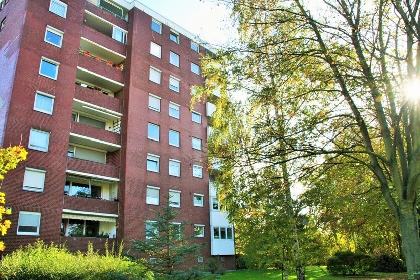 Neuer Preis ..... 2 Zimmer, Balkon plus Garage ... !!!