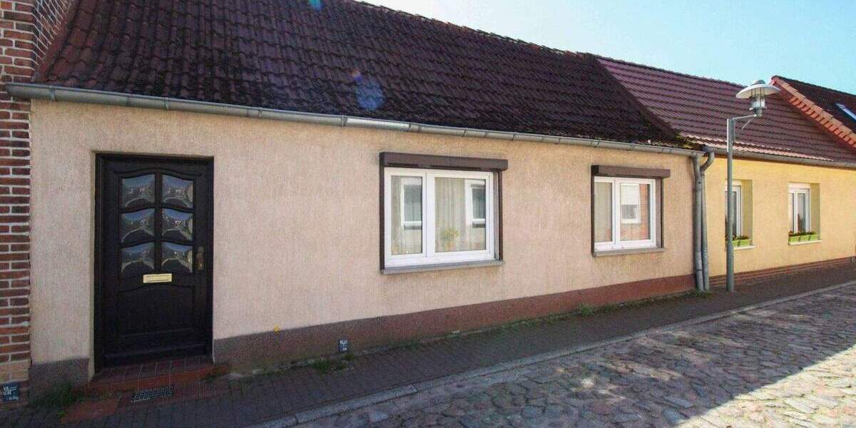 Wohnen in urbaner Lage: Reihenmittelhaus mit 3 Räumen in Gnoien 3 zimmer