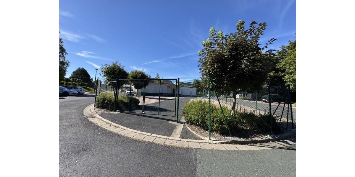 Etagenwohnung Markneukirchen - 6 Zimmer, 621 m&sup2;, 2.760&euro; | Angebot:26382762