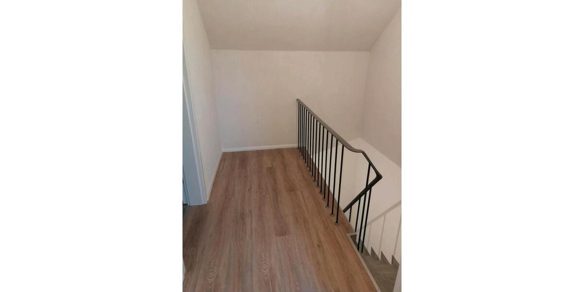 Reihenhaus Bad Berleburg - 5 Zimmer, 140 m&sup2;, 950&euro; | Angebot:26335414