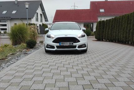 Ford Focus 38.400 km 19.900 &euro; Ehingen 89584