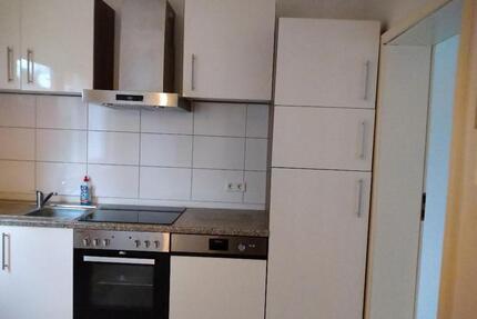 Erdgeschoss: 2ZKB, EBK, Bad mit Dusche, Balkon