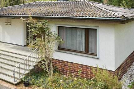 Charmantes Einfamilienhaus mit Indoor-Pool & großem Grundstück - viel Potenzial! 4 zimmer