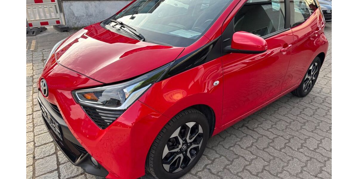 Toyota Aygo (X) 17.185 km 9.750 &euro; Hamburg 22767