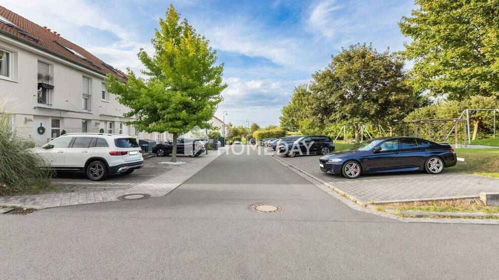 REH in ruhiger Lage mit Vollkeller, ausgebautem Dachgeschoss, 20 Meter von der Europäischen Schule