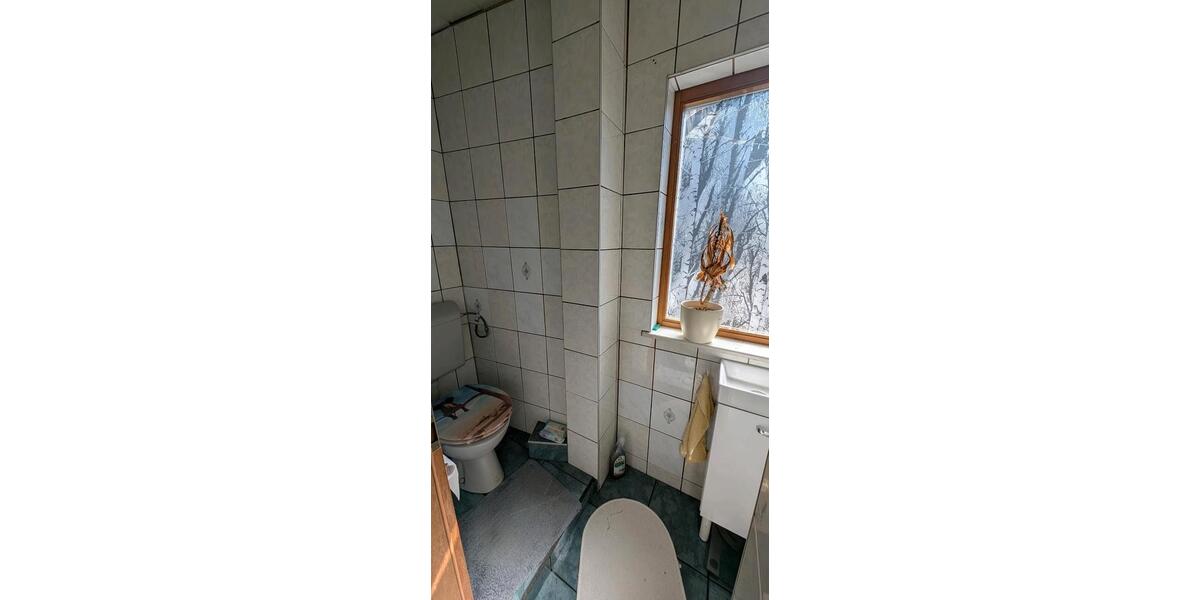 Doppelhaushälfte Schleusingen - 7 Zimmer, 150 m&sup2;, 60.000&euro; | Angebot:25999881