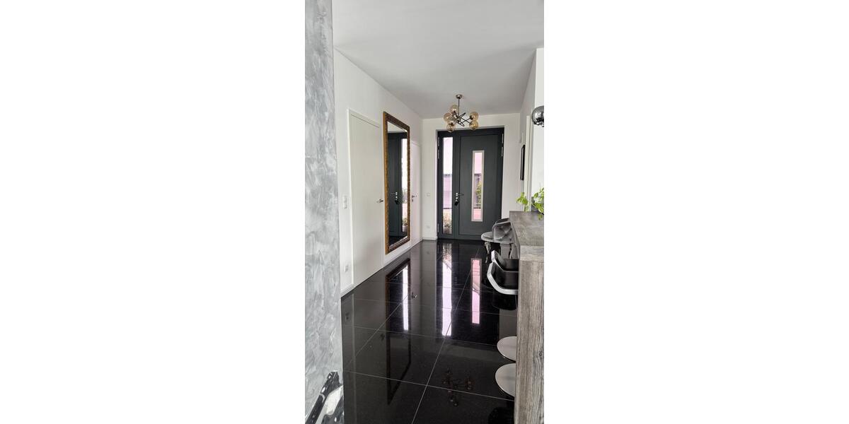 Teilmöbliert: Repräsentatives EFH in Habichtswald mit EBK, Sauna und Kamin 4 zimmer