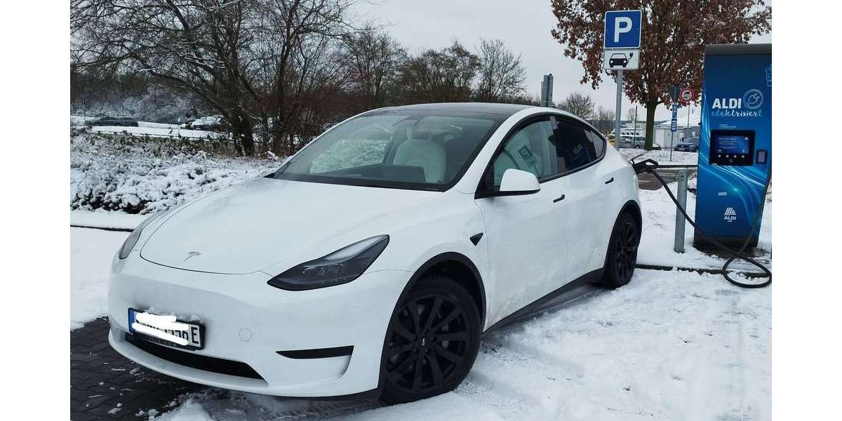 Tesla Model Y 68.000 km 30.940 € Esslingen 73732