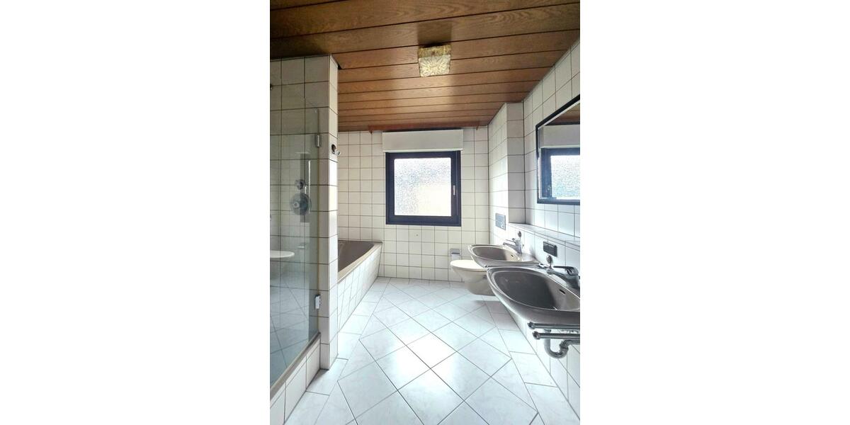 Einfamilienhaus Hochheim am Main - 12 Zimmer, 263 m&sup2;, 850.000&euro; | Angebot:26581793