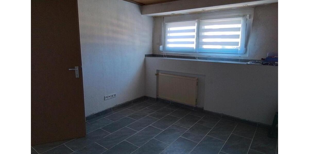 Dachgeschoßwohnung Schiffweiler - 2 Zimmer, 60 m&sup2;, 500&euro; | Angebot:25351749
