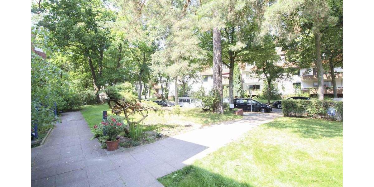 Bezugsfrei: Gepflegtes 3,5-Zi.-Reihenmittelhaus mit Tiefgarage und Garten in Nikolassee! 3 zimmer