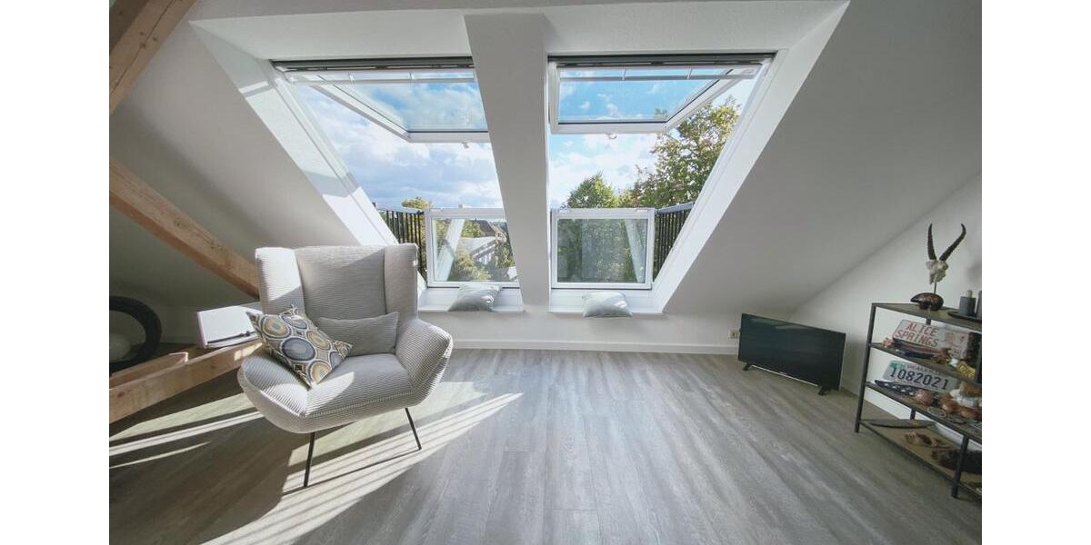 + MÖBLIERTE 2 ZI. DACHWOHNUNG + AB FEB. + nahe UNI & WASSER + 2 zimmer