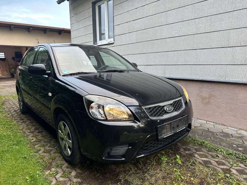 Kia Rio 126.000 km 2.550 € München 81243