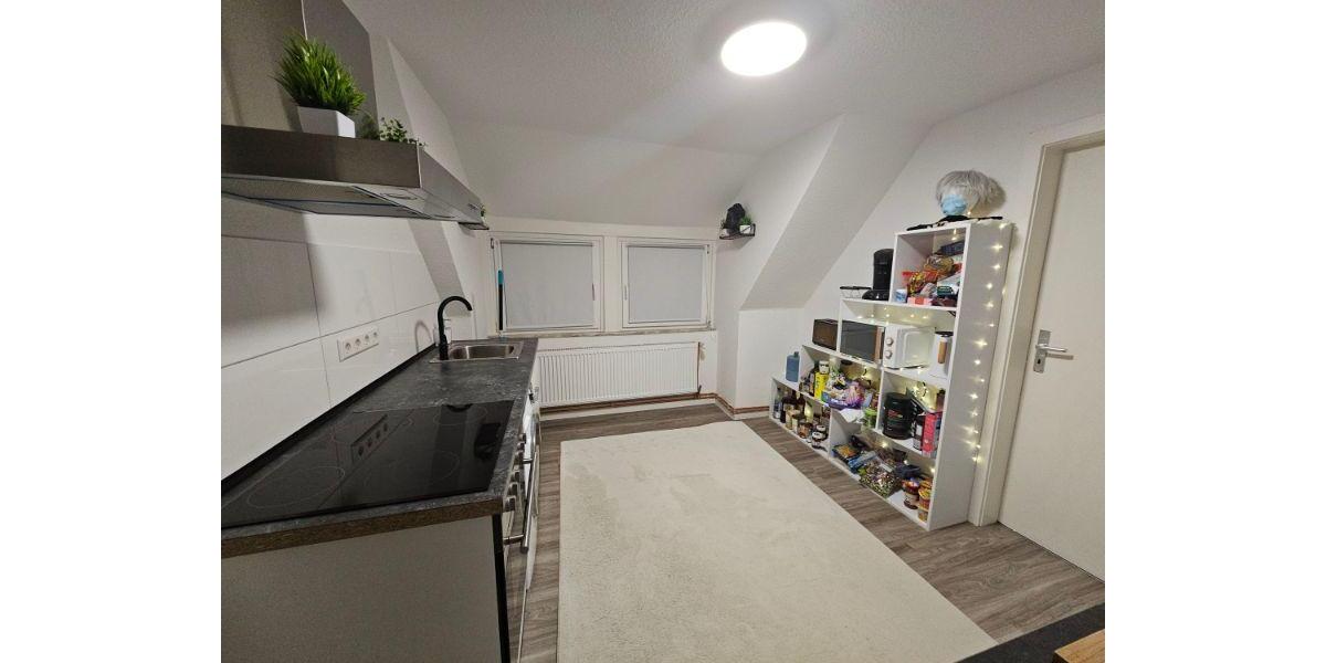 Dachgeschoss Wohnung - komplett modernisiert! 1 zimmer