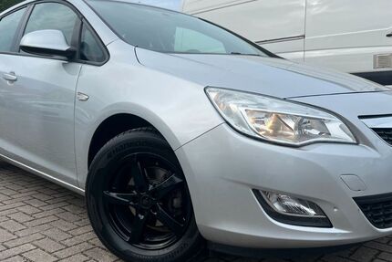 Opel Astra 71.000 km 6.299 € Rostock 18106