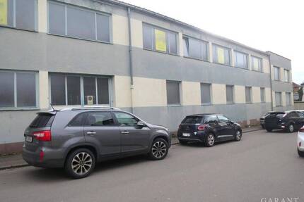 Lager- und Produktionshalle mit 20 Garagen in zentraler Lage von Pirmasens