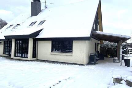 Großes Haus mit Doppelcarport in sehr guter Lage 4 zimmer