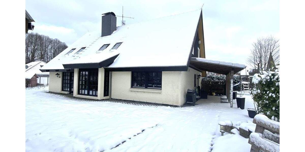 Großes Haus mit Doppelcarport in sehr guter Lage 4 zimmer