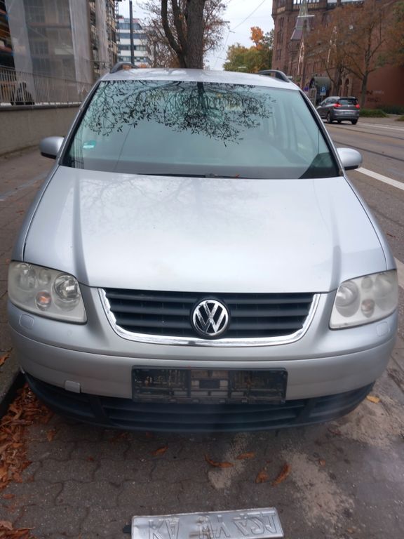 VW Touran 238.000 km 600 € Karlsruhe 76199