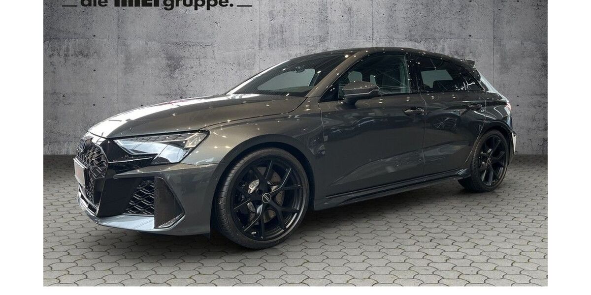 Audi RS3 2.100 km 71.900 &euro; Paderborn 33100
